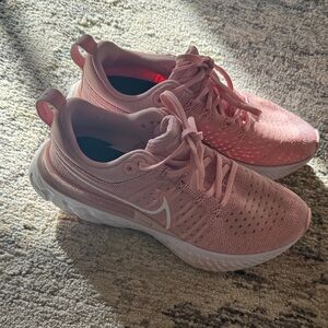WOMEN’S US 7 | Nike React Infinity Flynit  Blush Pink Sneakers
